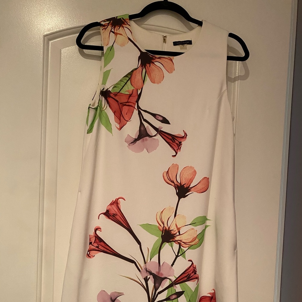 Tommy Hilfiger dress cocktail White Flowers Size 8